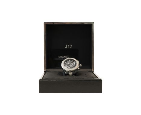Chanel J 12 Gelbgold 750/000 und Keramik Gehaeuse und Band, mit Brillanten, Gehaeusedurchmesser 42 mm, mit Box &amp; Papiere.