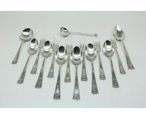 Art Deco silver plated cutlery, 6 dinner sets and 3 serving  spoons. Unmarked.Art Deco verzilverd bestek, 6 persoon tafel cou