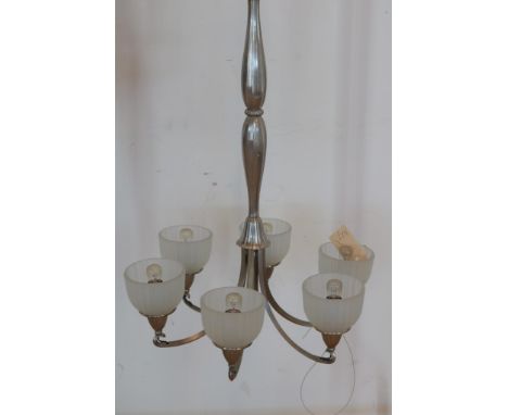 Vernikkeld bronzen Art Deco 6 lichts hanglamp met gesatineerd  glazen kapjes, h. 83 cm.