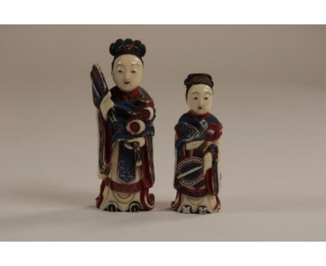 a pair of carved ivory and polychrome coloured sculptures of  ladies with a fan in her hands, Japan ca. 1900, h. 6, h. 8 cm. 