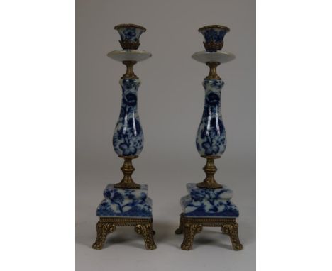 Pair of porcelain 1-lifght candlestick holders, h. 30 cm.Stel deels porseleinen 1-lichts kandelaars, deels met brons  afgezet