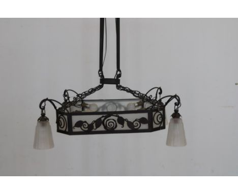 Smeedijzeren Art Deco hanglamp met gesatineerde glasplaten en 4  kapjes, h. 93 cm.