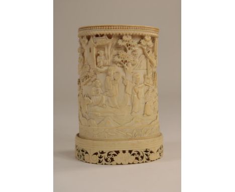 Carved ivory brush pot decorated with figures in a garden, China,  Canton ca. 1800-1850, h. 16, diam. 10 cm.   The item comes