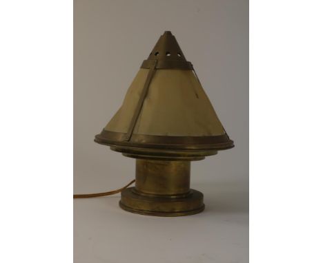 Koperen Art Deco tafellamp, gemerkt uitvoering KMD (Daalderop),  Tiel ca.1935, h. 28 cm.