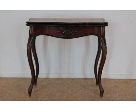 Mahogany Willem III card-table, 19th century, h. 76, w. 82, d. 41  cm.Mahonie Willem III speeltafel met groen vilt ingelegd b