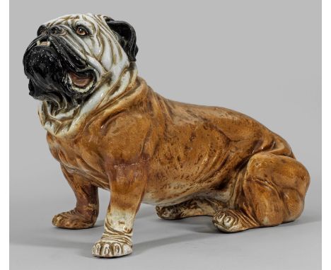 Lebensgroße Tierfigur "Englische Bulldogge"Keramik, farbig glasiert. Lebensgroße, vollplastische Figur einer sitzenden Bulldo