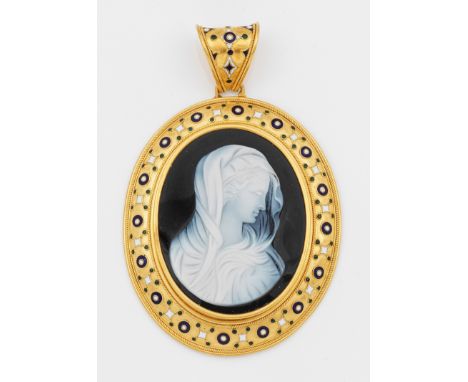 Achatkamee-AnhängerGelbgold, 18 k, emailliert. Fein geschnittenes Profil einer jungen Frau mit zartem Schleier. Gew. ca. 21,6