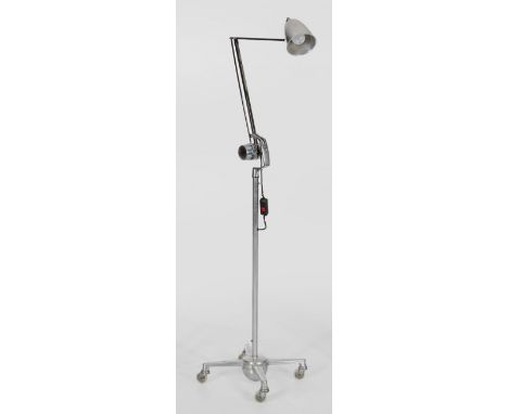 Counterpoise-Trolleylampe von Hadrill &amp; Horstmann1-flg.; Metall, verchromt und Aluminium. Über kreuzförmig angelegtem Fuß