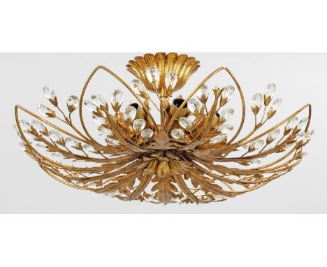Plafoniere in der Art von Maison BaguèsMetall, vergoldet und farbloses Glas. Flacher, kuppelförmiger und durchbrochen gearbei