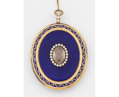 Großes Spätbiedermeier-MedaillonUm 1870/1880. Gelbgold, 18 k, tiefblau emailliert. Großes Ovalmedaillon mit geflochtener Haar