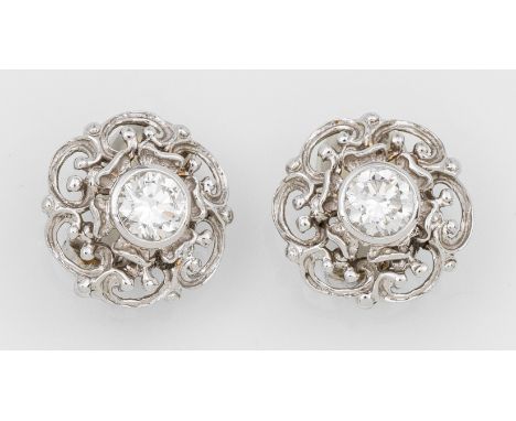 Paar repräsentative Brillant-OhrclipsWeißgold, gest. 750. Jeweils besetzt mit einem Brillanten von zus. ca. 1,40 ct. (G-H/vvs