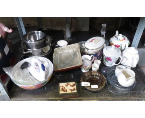 SHELF OF MIXED ITEMS TO INCLUDE TEAPOTS, KITCHENWARE ETC