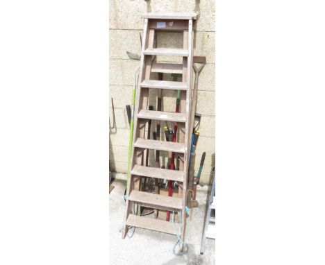 WOODEN STEP LADDER &amp; A QUANTITY OF TOOLS