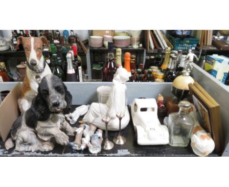 HALF SHELF OF ITEMS TO INCLUDE 2 DOG FIGURES, OTHER CERAMICS ETC