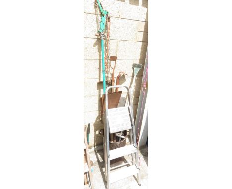 QUANTITY OF TOOLS IN BIN + STEP LADDER