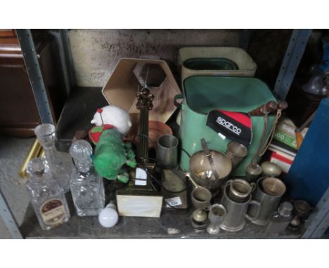 SHELF OF ITEMS TO INCLUDE 2 TRUNCHEONS, ENAMEL BREAD BIN, PEWTER TANKARDS ETC