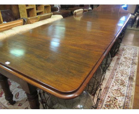 A GOOD VICTORIAN MAHOGANY EXTENDING DINING TABLE with four inset leaves moulded edge and ring turned tapering legs 73cm (h) 1