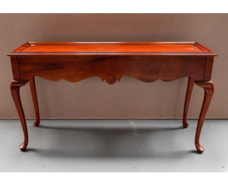 CONTEMPORARY 2-DRAWER CONSOLE TABLE ON QUEEN ANNE STYLE LEGS&nbsp; with brass handles with serpentine valance and shell detai