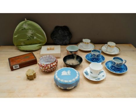 2 COPELAND SPODE&nbsp; 'ABBEY RUINS' COFFEE CANS WITH SAUCERS 2 WEDGWOOD 'WHITEHALL' COFFEE CANS WITH SAUCERS,&nbsp;Wedgwood 