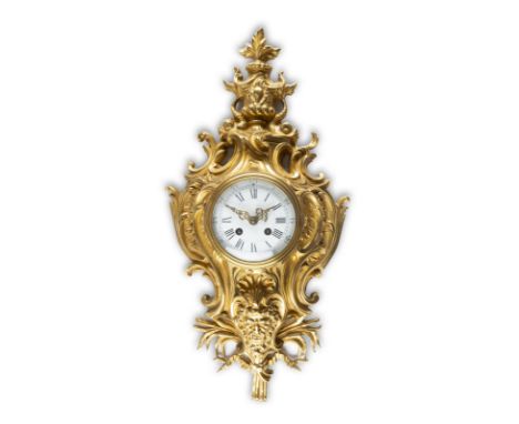 CARTEL-UHR Frankreich,  Fa. Adolphe Mougin, Ende 19. Jh. Bronze, vergoldet, Glas, Email, Metall. 58 x 29,5 x 12,5 cm. Werk be