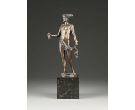 FRANZ IFFLAND1862 Berlin - 1935 ebendaSTEHENDER HERMES Bronze, braun patiniert, auf quadratischem Marmorsockel. Ges.-H. 26,5,