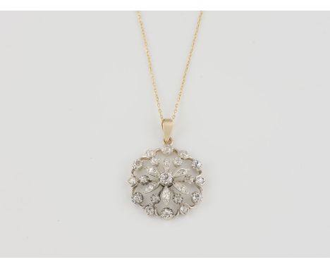 ANHÄNGER MIT KETTE Gelbgold, Silber. Anhänger L. 3,5 cm, Kette L. 44,5 cm. Ges.-Gew. ca. 5,9 g. Anhänger verso geprüft 14 K. 