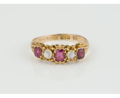 RING Gelbgold. Ringmaß ca. 51,5, Ges.-Gew. ca. 1,7 g. Gest. 15 (K), 625, Stadtmarke Anker für Birmingham. Schmucksteinbesatz,