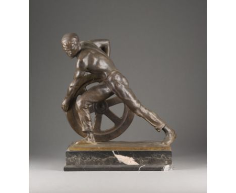 ERNST SEGER1868 Neurode - 1939 BerlinSTAHLARBEITER ROLLT EIN RAD Bronze, braun patiniert, auf rechteckiger Plinthe und Marmor