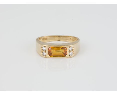 RING Gelbgold. Ringmaß ca. 54, Ges.-Gew. ca. 5,8 g. Gest. 750, italienische Punzierung für Provinz Alessandria. Ein rechtecki