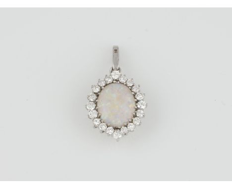 ANHÄNGER Weißgold. L. 3,7 cm, Ges.-Gew. ca. 7,4 g. Gest. 750. Ein ovaler Opal-Cabochon, ca. 15,4 x 12,9 x 4,7 mm, 20 Brillant