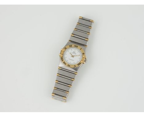 ARMBANDUHR 'OMEGA - CONSTELLATION' Schweiz, 20. Jh. Stahl, Gelbgold, 18 K. Gehäuse 2,4 x 2,2 cm Ges.-Gew. ca. 40,2 g. Weißes 