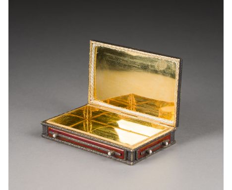 BELLE-EPOQUE ZIGARETTENETUI IM FABERGÉ-STIL um 1900 Silber, gest. '925', part. vergoldet, Guilloche-Emaille, Zuchtperlen, Sma