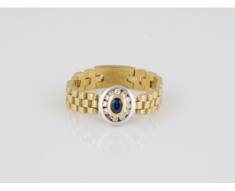 KETTEN-RING Gelbgold, Weißgold. Ringmaß ca. 59, Ges.-Gew. ca. 5,5 g. Geprüft 18 K. Ein oval facettierter Saphir, 12 kleine Di
