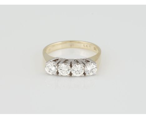 RING Gelbgold, Weißgold. Ringmaß ca. 52, Ges.-Gew. ca. 3,3 g. Gest. 585, Caratangabe der Diamanten gemarkt. Vier Brillanten, 