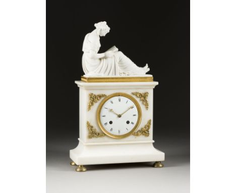 KLASSIZISTISCHE FIGURENPENDULE 19. Jh. Marmor, Bronze, part. vergoldet, Biskuitporzellan, Email, Metall, Stahl. 39 x 24 x 11 