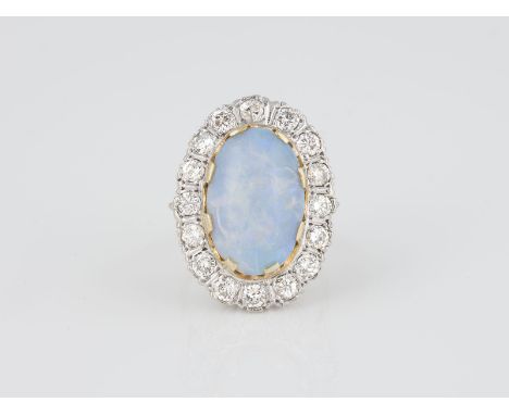 RING Gelbgold, Weißgold. Ringmaß ca. 52,5, Ges.-Gew. ca. 7,9 g. Gest. 585. Ein Opal-Cabochon, ca. 17,5 x 11,4 mm, verso gesch
