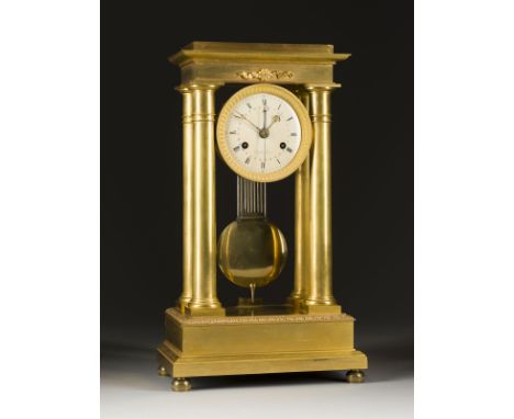 MONUMENTALE PORTALUHR Frankreich, Paris, wohl Pierre Joseph Repond, um 1810 Bronze, vergoldet, Metall, Stahl, Email. 52 x 30 