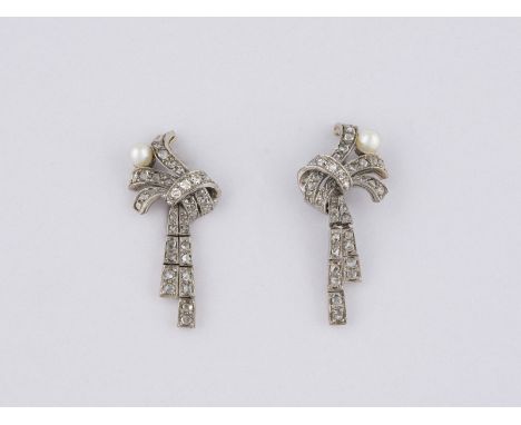 PAAR OHRSTECKER Weißgold. L. 3 cm, Ges.-Gew. ca. 6,4 g. Geprüft 18 K, gest. mit portugisiescher Marke für Porto, weitere Punz