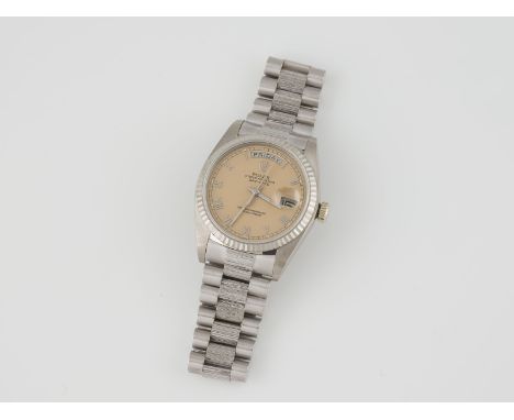 ARMBANDUHR 'ROLEX' DAY-DATE Schweiz 20. Jh. Weißgold. D. 36 mm. Ges. Gew. ca. 145,1 g. Rolex, Gest. 18 K. Automatik-Werk, Sap