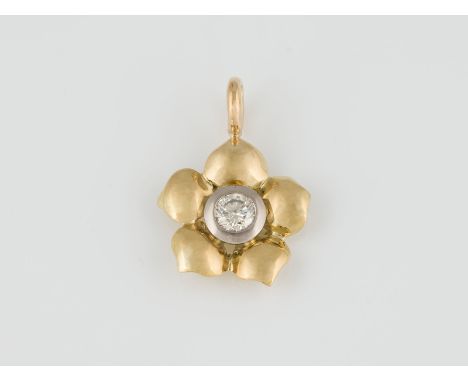ANHÄNGER Gelbgold, Weißgold. L.3,6 cm, Ges.-Gew. ca. 8,4 g. Geprüft 18 K. Ein Brillant, D. ca. 6,64 mm, Höhe nicht messbar.