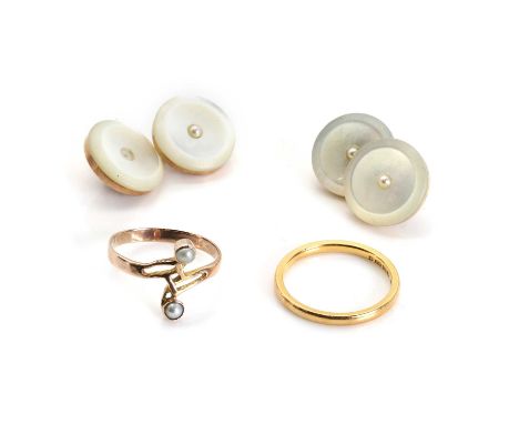 A small group of gold jewellery, comprising a 22ct gold wedding ring,London 1934,a split pearl ring,tested as approximately 9