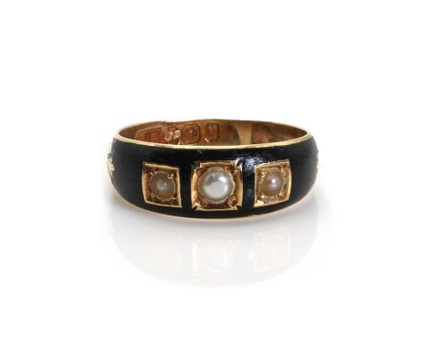 A late Victorian 15ct gold enamel and split pearl ring,  with three graduated split pearls bead set in box collets over a bla