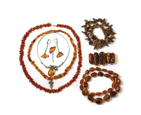 A group of amber bead jewellery, comprising a graduated single row clarified amber bead necklace, strung knotted, 760mm long,