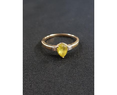 9CT GOLD AND PERIDOT RING