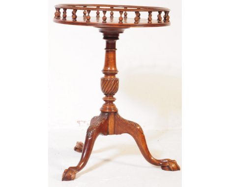 An early 19th century George III Scottish mahogany pedestal wine table. Raised in a tripod splayed leg base with long hairy p