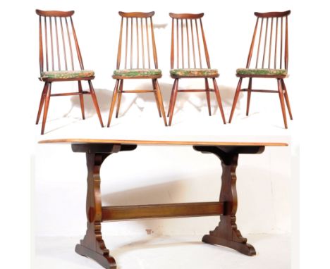 Lucian Ercolani - Ercol - ' Goldsmith ' - A set of five 20th Century beech and elm high back Windsor dining chairs. Each chai