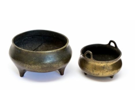 Two Chinese bronze miniature censers, bearing six character cast Xuande marks, Qing dynasty 18th/19th Century, triple feet, t