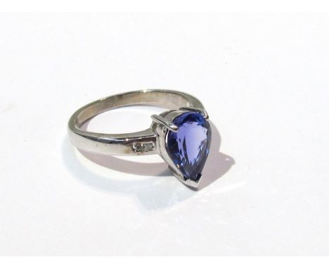 A white gold AAAA Tanzanite and diamond ring, 18K 