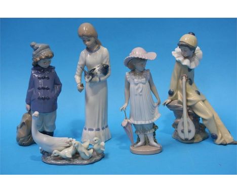 Quantity Lladro, Nao figures etc.