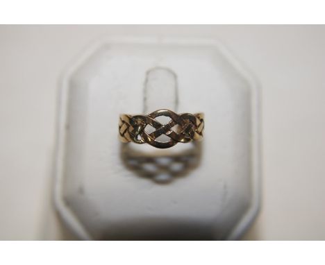 A 9ct gold knot ring 2.4 grams size L 1/2 